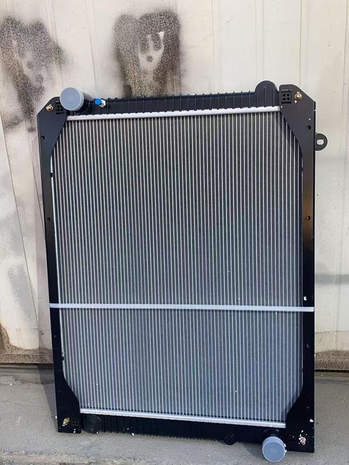重卡散热器 卡车“体温”的守护者